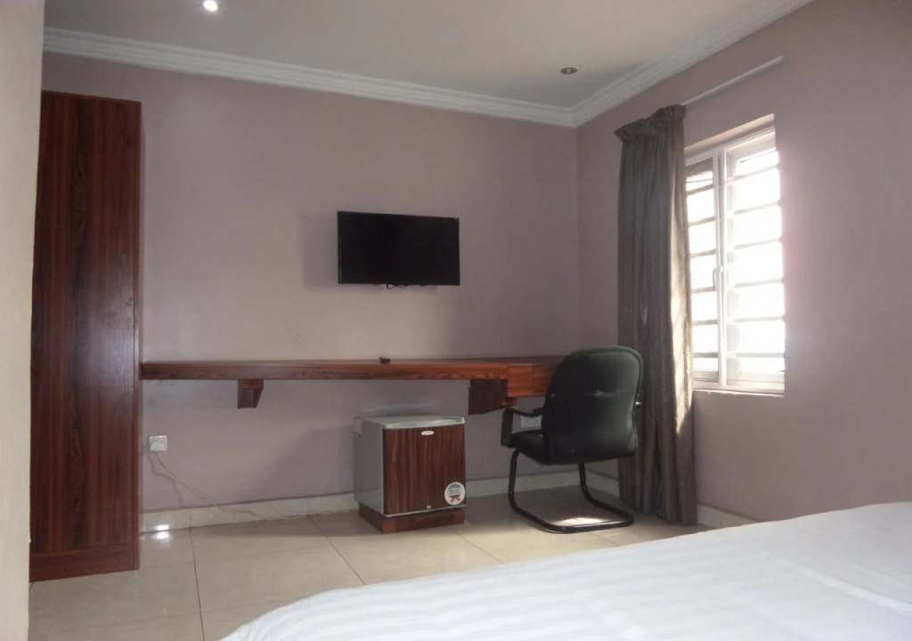 Serena Hotel & Suites