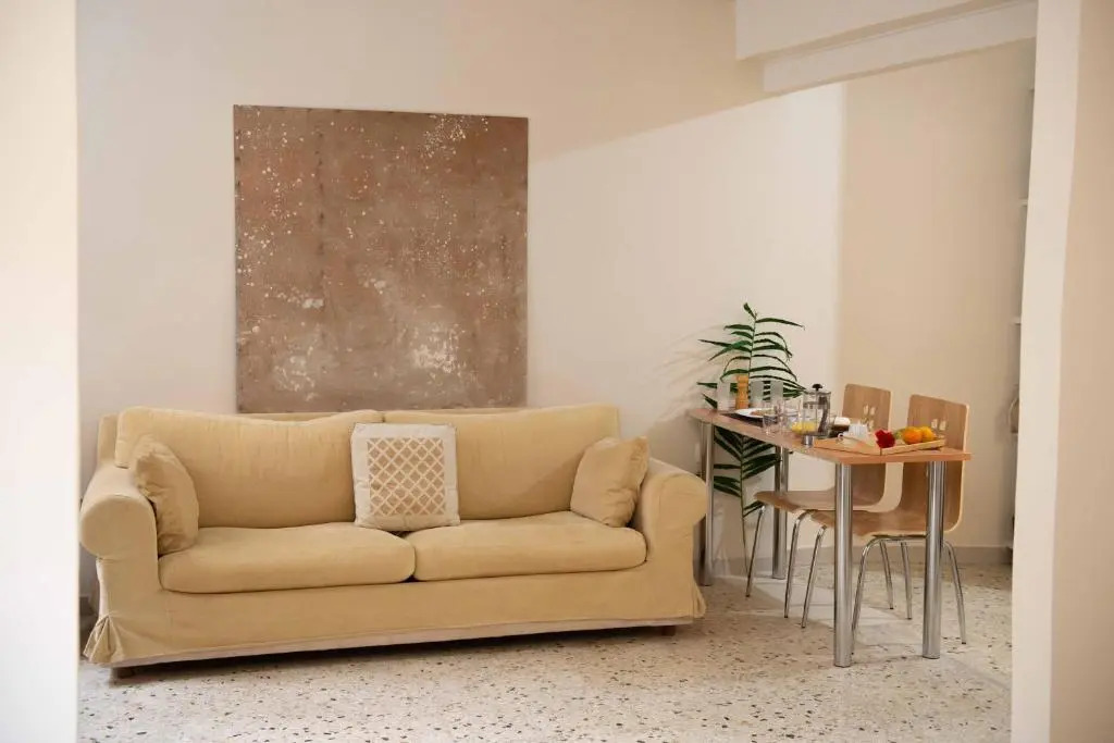 Filopappou Decent Apartment