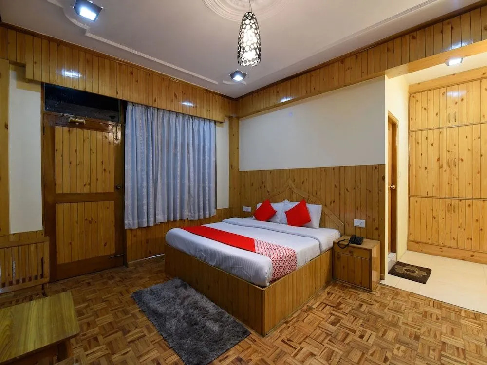 OYO 14150 Celebriti Suites