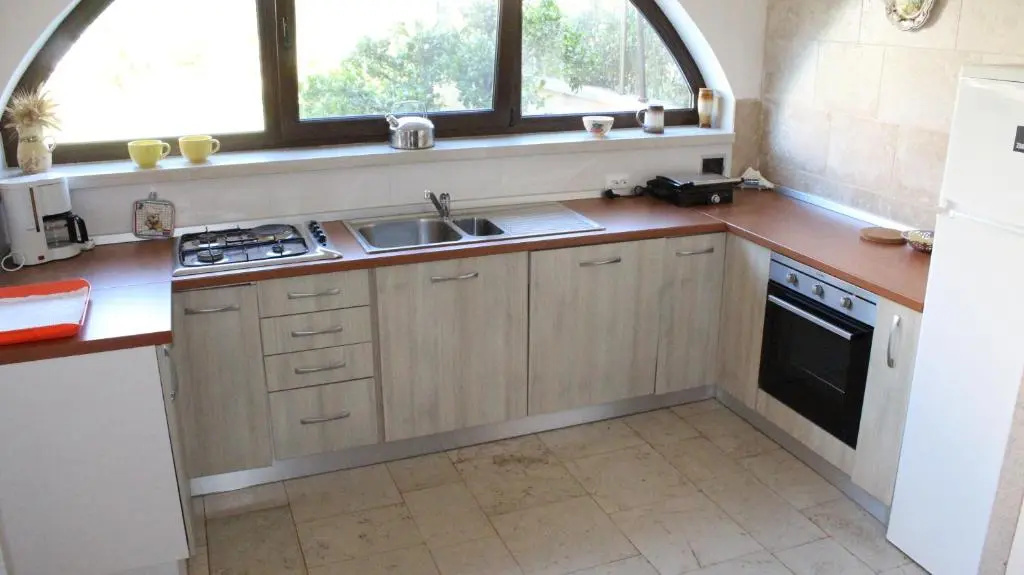 Apartman 100m2, full opremljen, privatni parking.