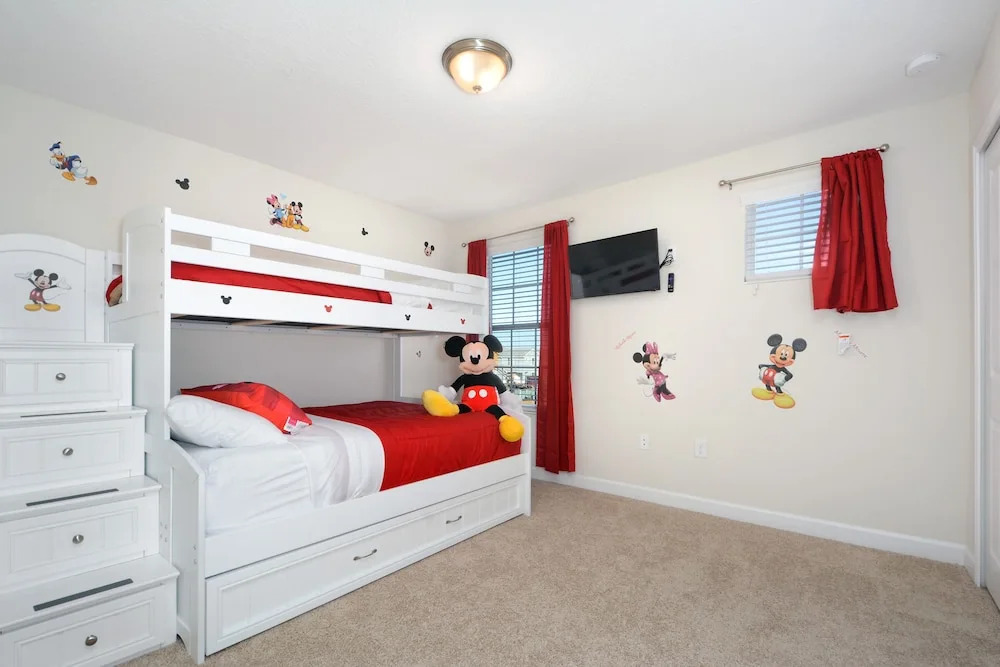 Modern 5 bedroom home in Champions Gate