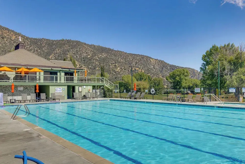 Golf & Swim! Pine Mtn Club Retreat w/ Game Area