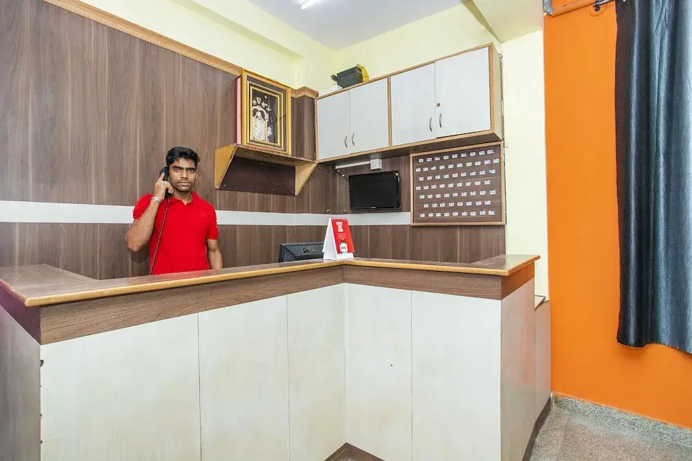 OYO 17136 Hotel Chinmayee Inn