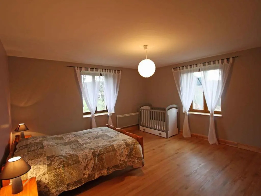 Grande maison avec cheminée, proche nature, idéale pour familles et amis, animaux admis. - FR-1-589-229