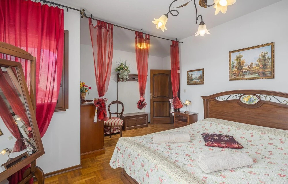 Gorgeous Home In Buje