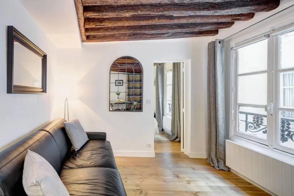 Quiet, Cozy, Design Apartment in Paris