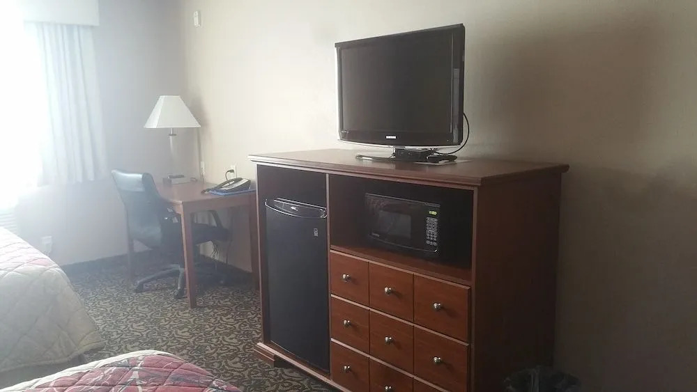 Canby Inn and Suites