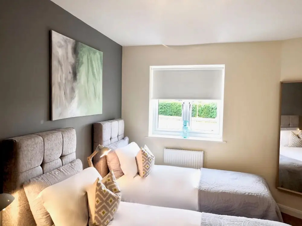 Modern Comfortable 2 & 3 Bed Apartments, Free Parking, Wifi, Headington, Close to Hospitals, Science Park & Brookes University