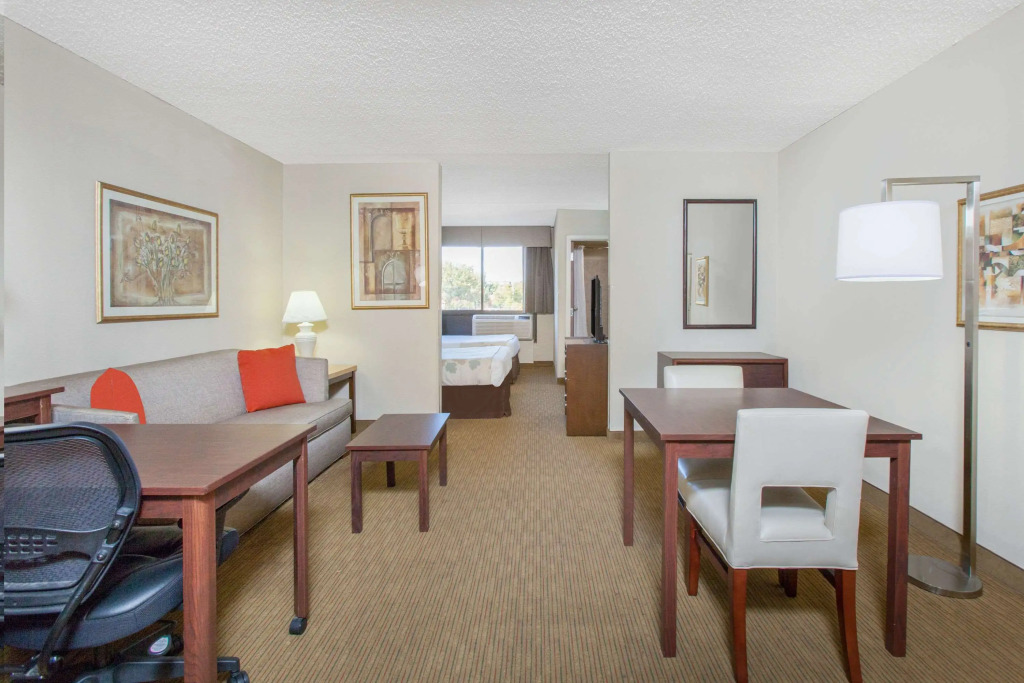 Hawthorn Suites Midwest City