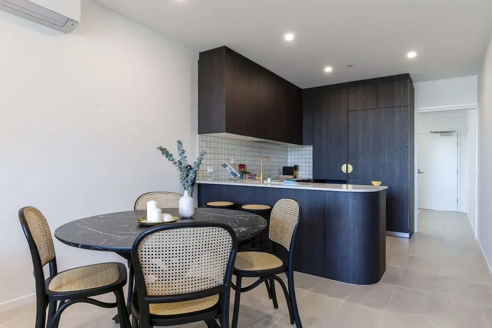 Elegant 2-bed Apartment With Incredible Bay Views