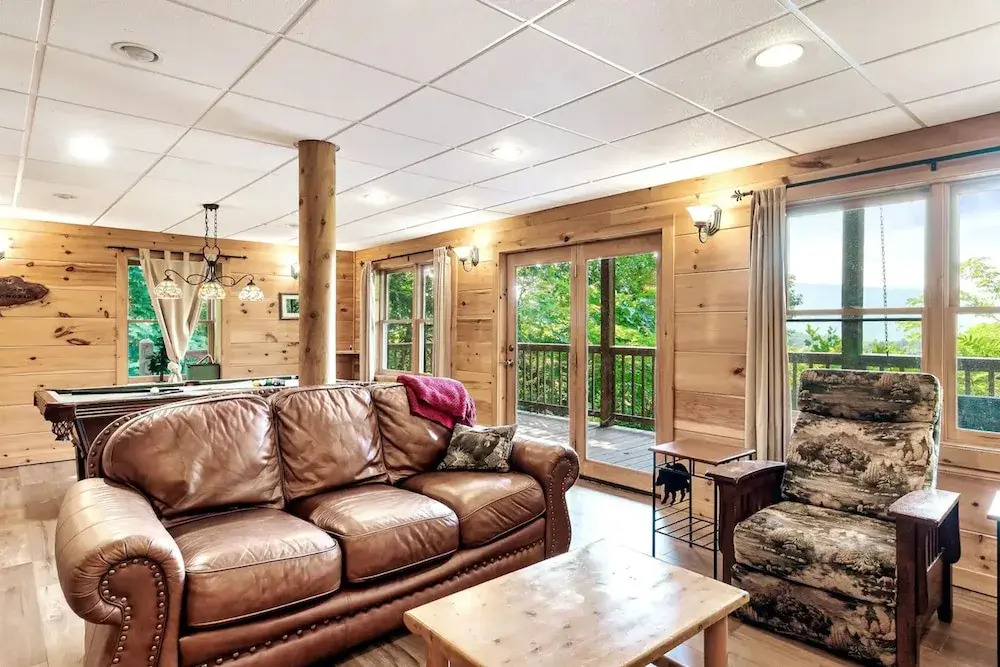 Stunning Mountain Views Hot tub Firepit Arcade