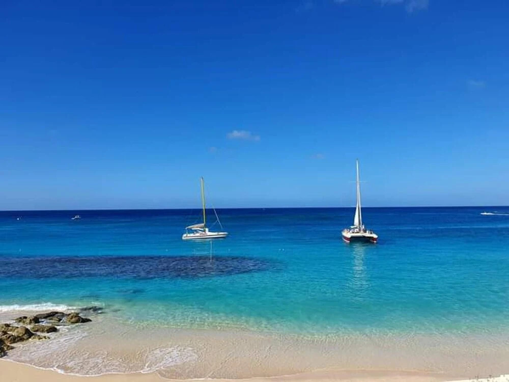 Charming 2-bed Apartment in Holetown.sunset Crest