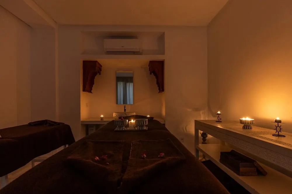 The Garden of Siredrah an Oasis With Pool and Hammam