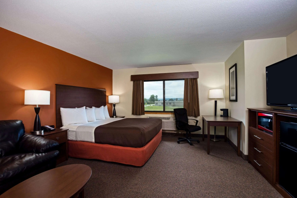 AmericInn by Wyndham Tomah
