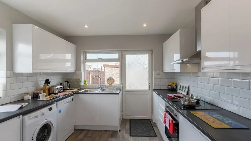 Altham Place-fully Refurbished 2-bath Bungalow