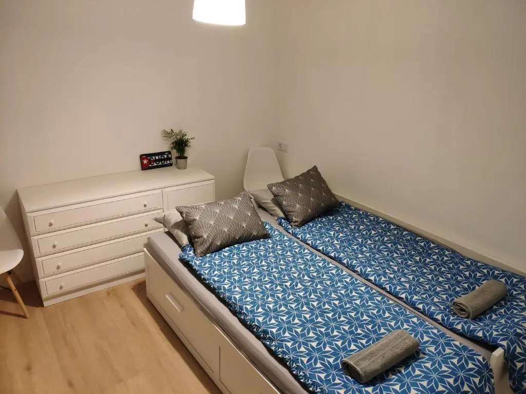 Apartamento LOS VEGA- parking privado
