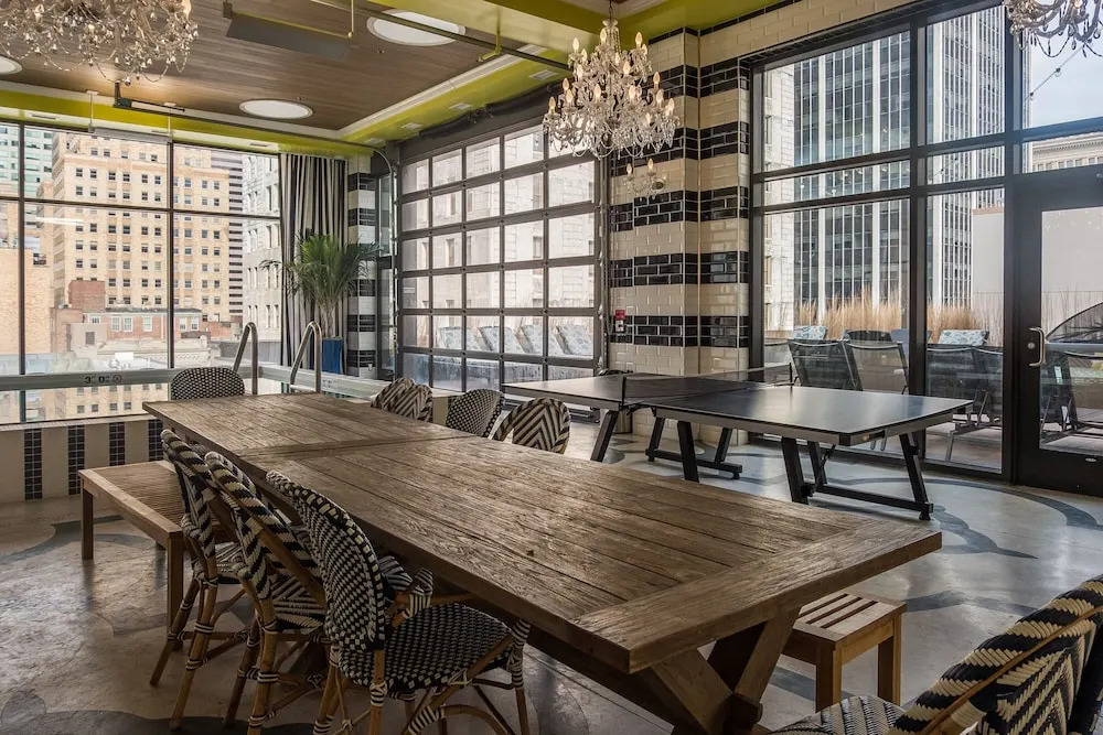1 BR & 2 BR Apt in Central Business District by Frontdesk