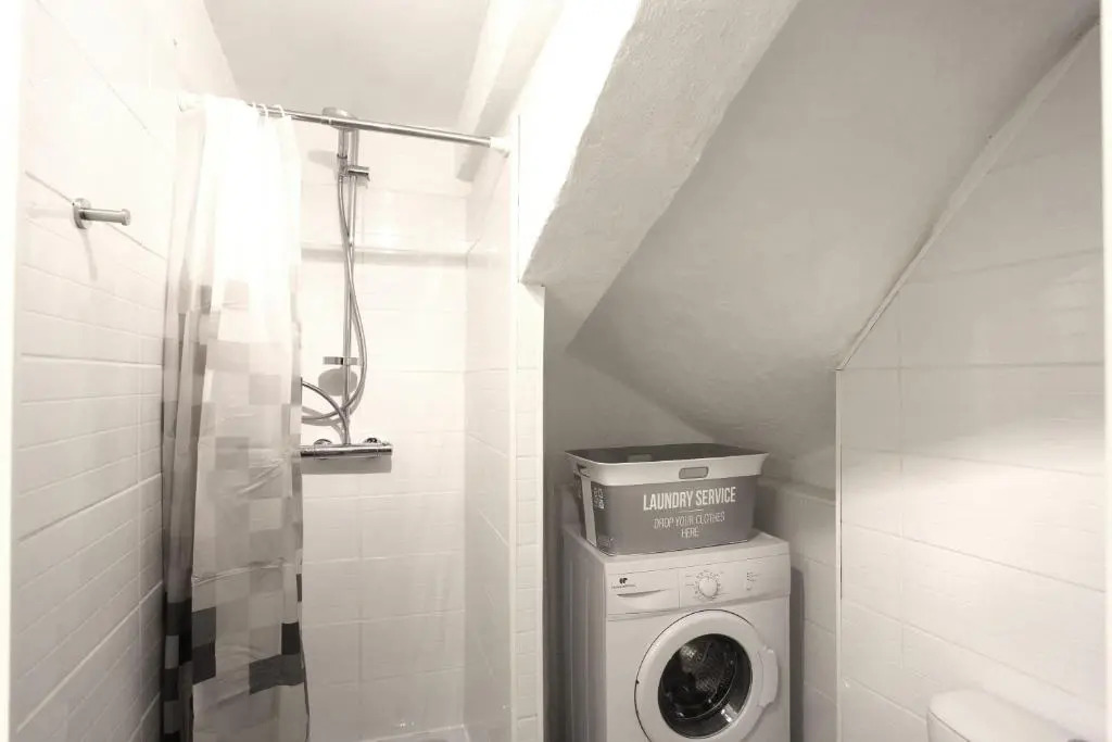 GregBnb-com - T2 Ancien et moderne - PARKING INCLUS - 15min Gare