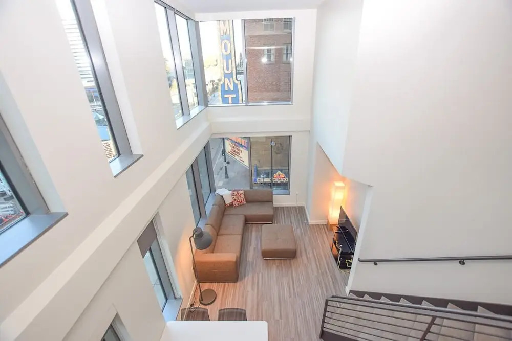 Luxe Hubs Corporate High Rise Apartments on Pine