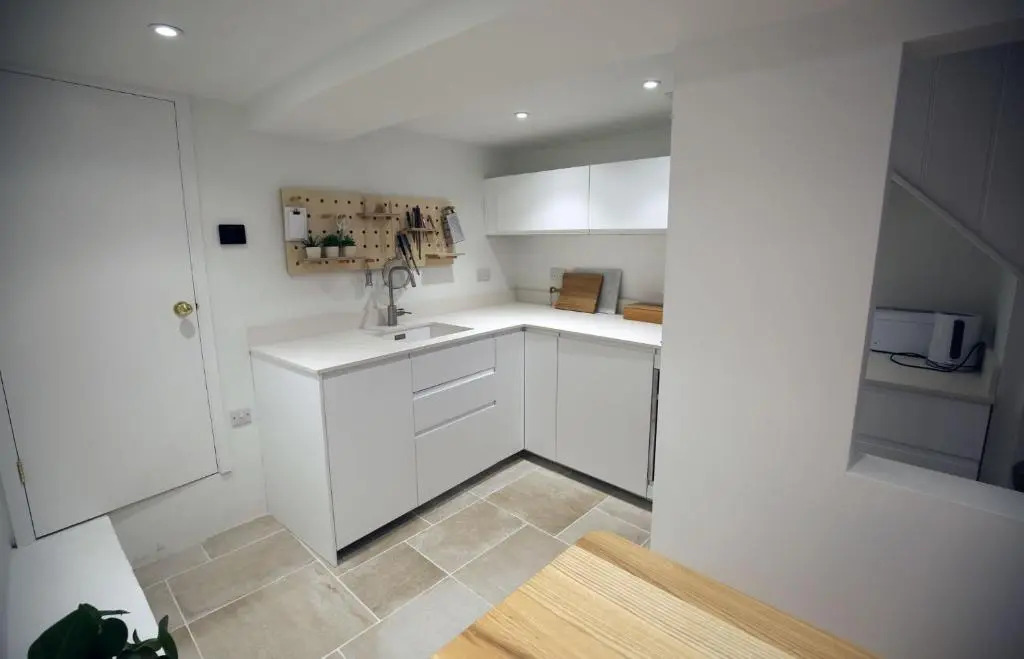 Central Georgian Townhouse with Free Parking