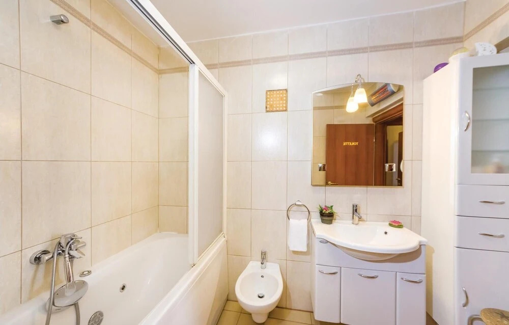 Amazing Home in Kozino With Wifi and 5 Bedrooms