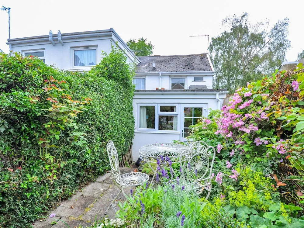 4 Oakfield Cottages