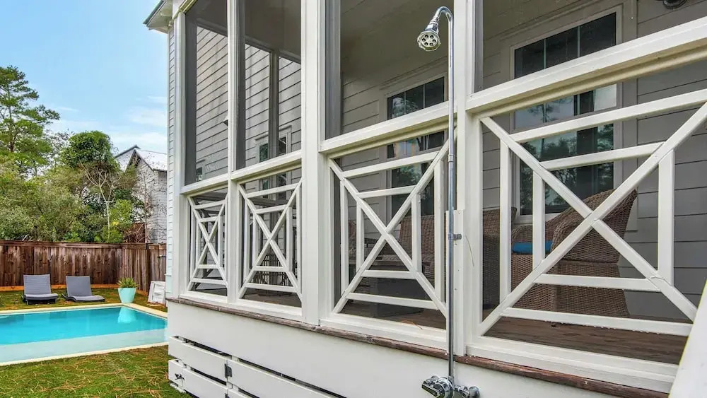 Best of Both Worlds: Pool, Golf Cart, Nearby Attractions & Steps to Beach!