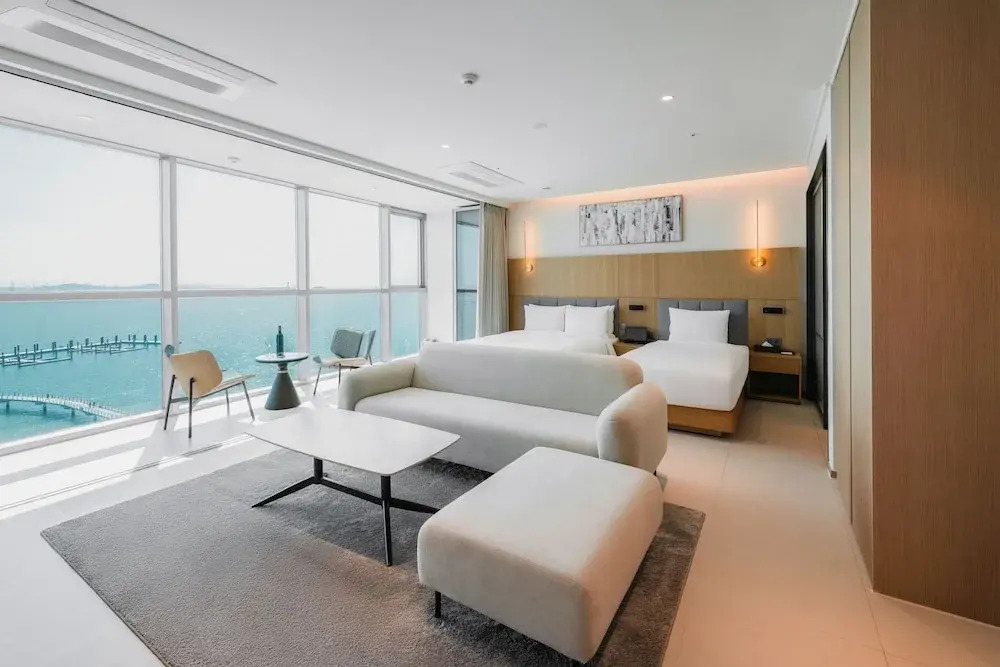WAVEM HOTEL west