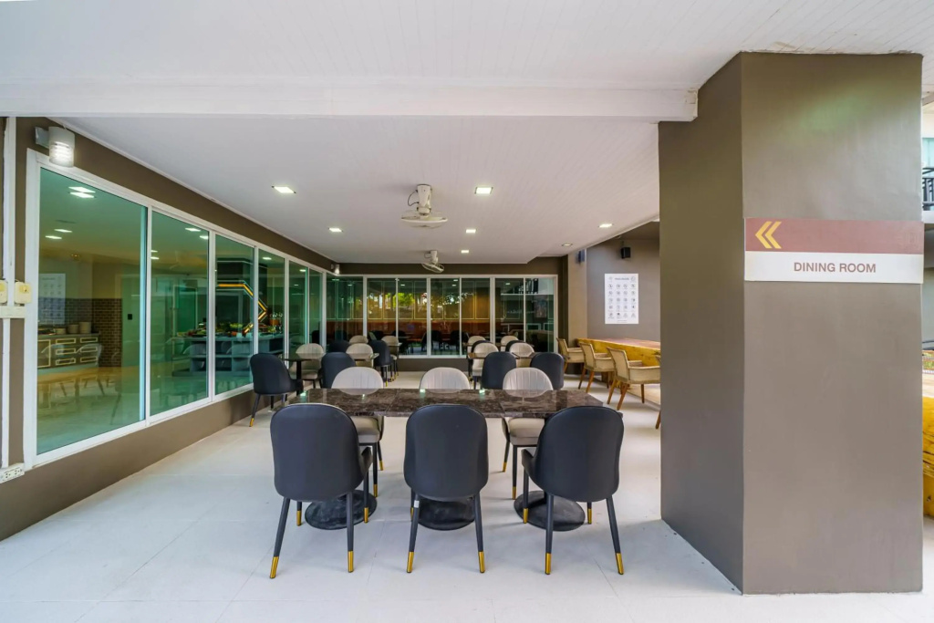 Курортный отель Lhc Hotel And Resort