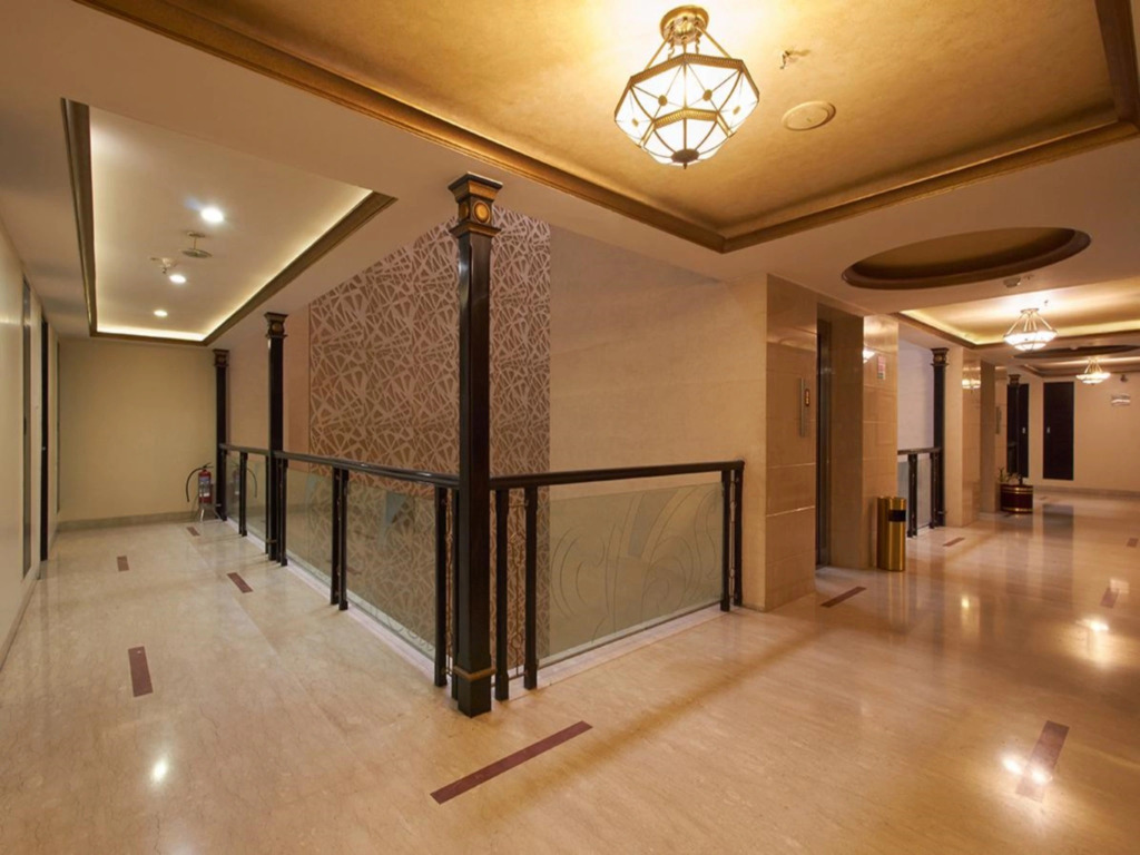 Royal Reve Hotel