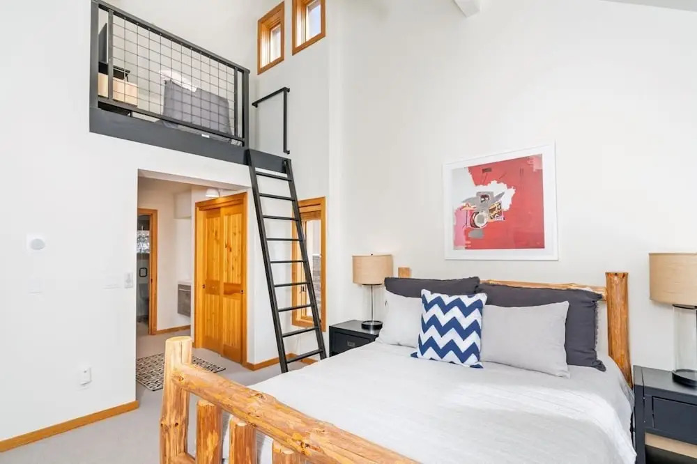 Mountain Village Panoramic Views, Hot Tub, Fireplace townhouse