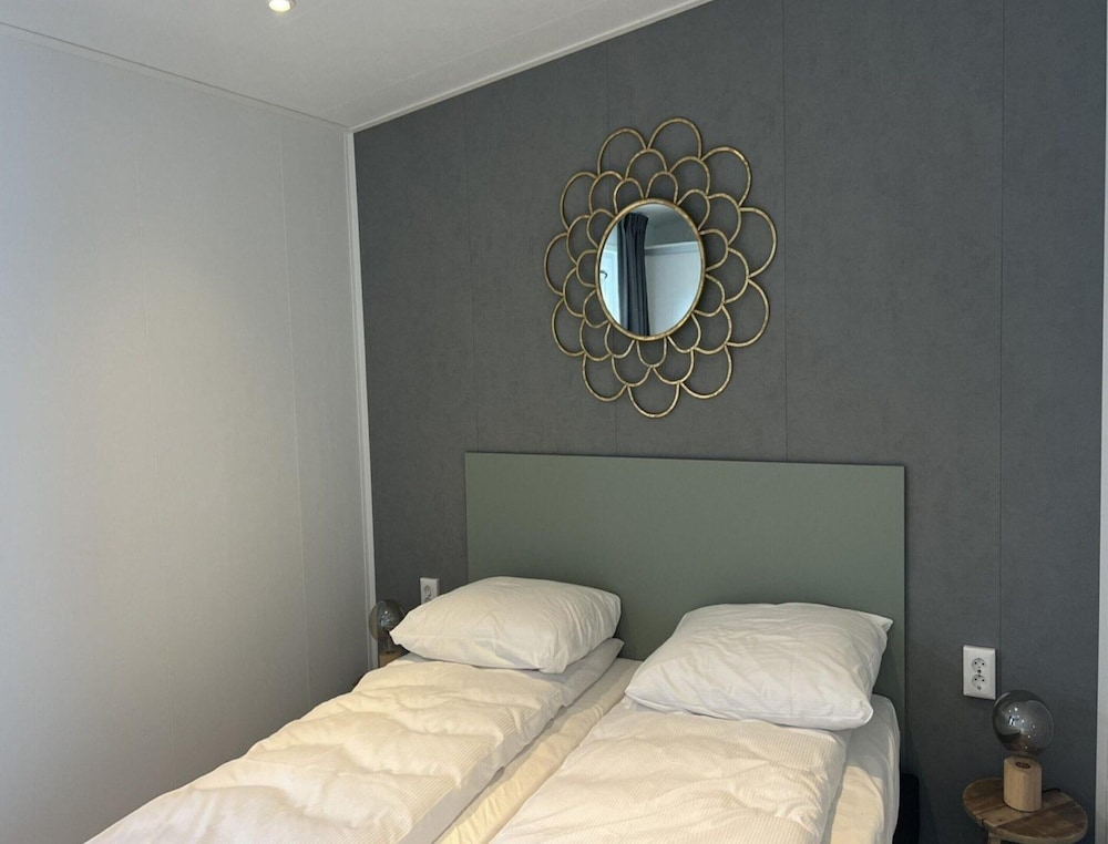 Stylish Beachside Lodge for 6