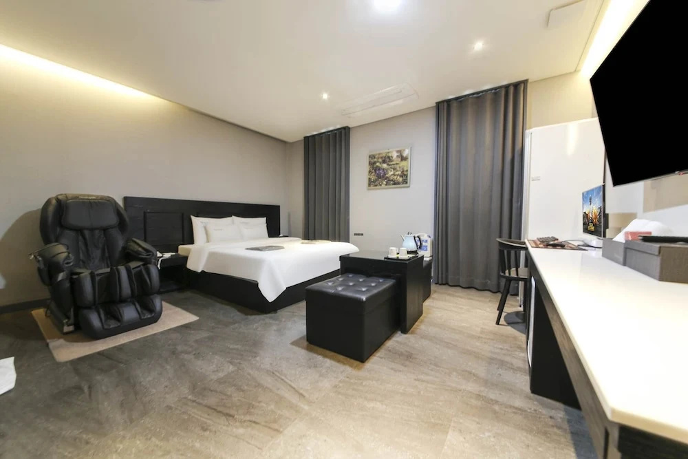 The City Hotel