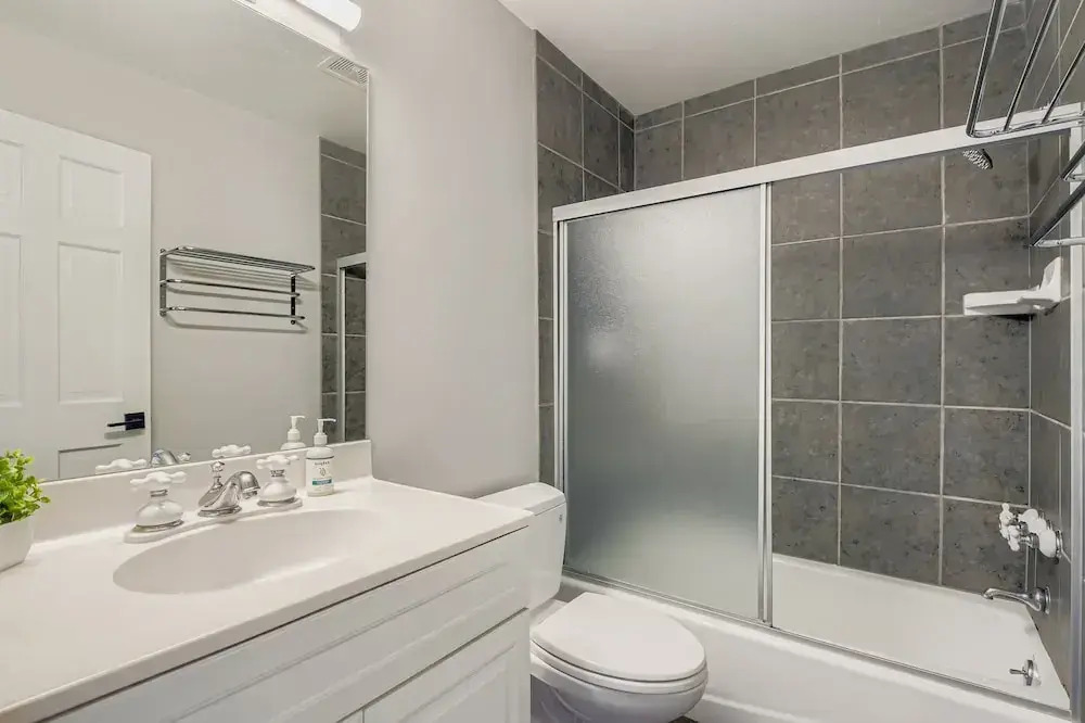 Mountain Luxury In Old Town Spa - Walk To Main 440 3 Bedroom Home