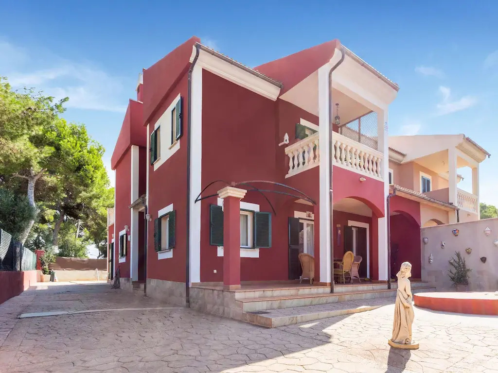 Tranquil Villa Stay in Tolleric