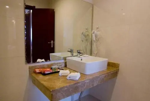 Niaochao Commercial Hotel