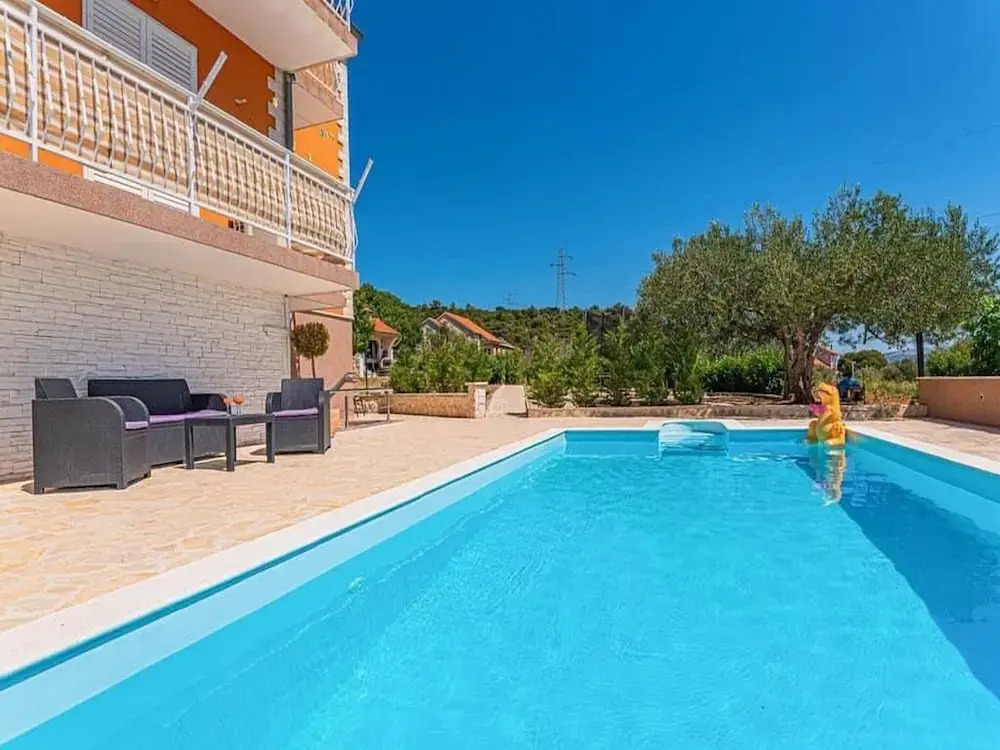 Apartment Niko - Two Bedroom Apartment With Swimming Pool