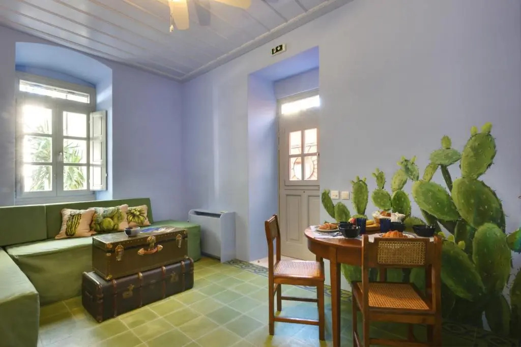 Cactus Hydra - Art Apartments
