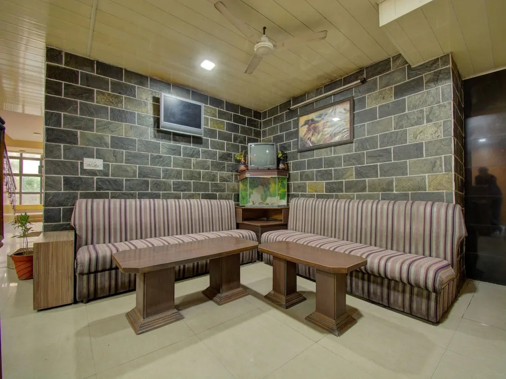 OYO 16002 Hotel Shaan