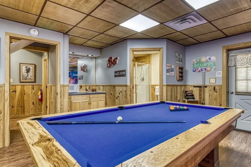 Er20 - Eagles Roost Great Location! - Close To Town! 4 Bedroom Cabin by RedAwning