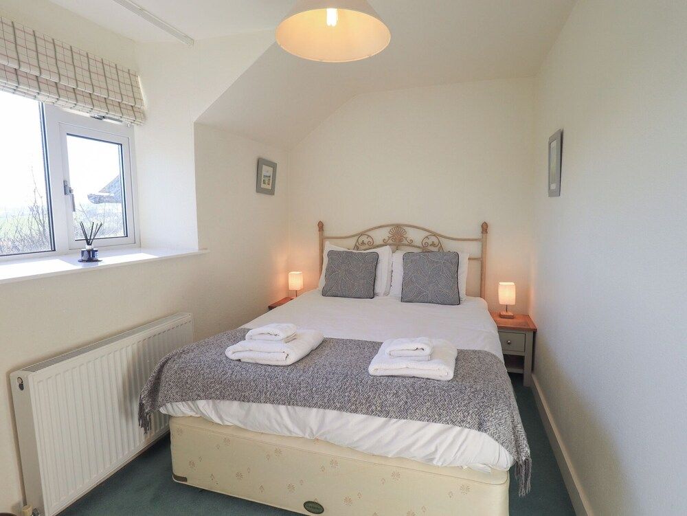 2 Lupton Hall Cottages