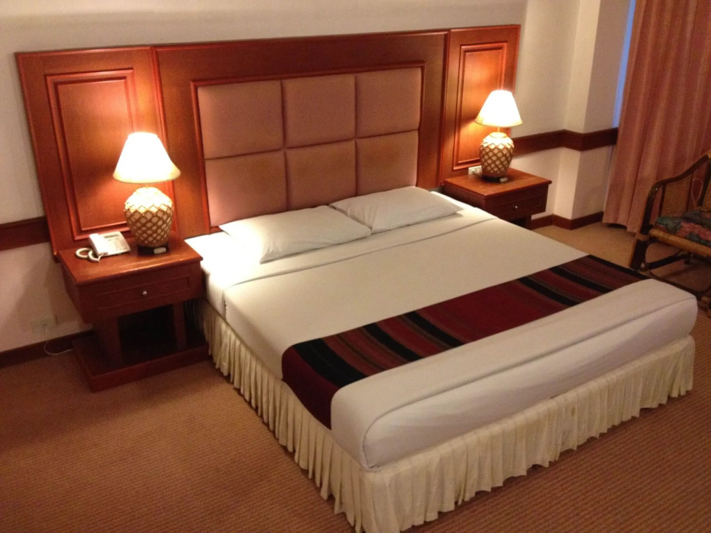 Raya Grand Hotel