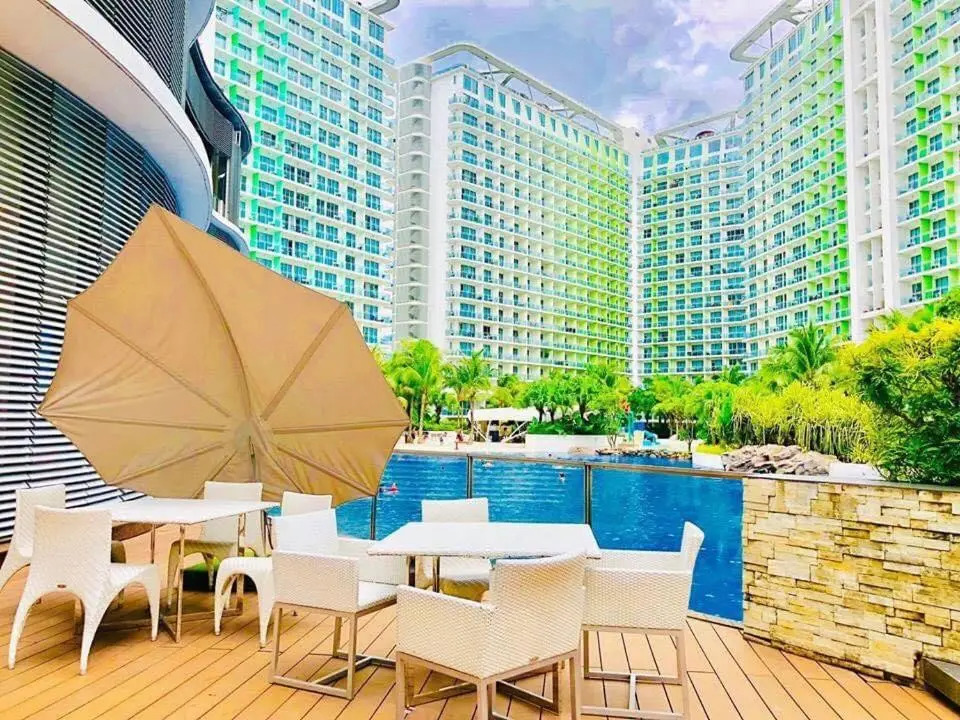 Azure C7 Balcony, Wifi, Near Mall Airport