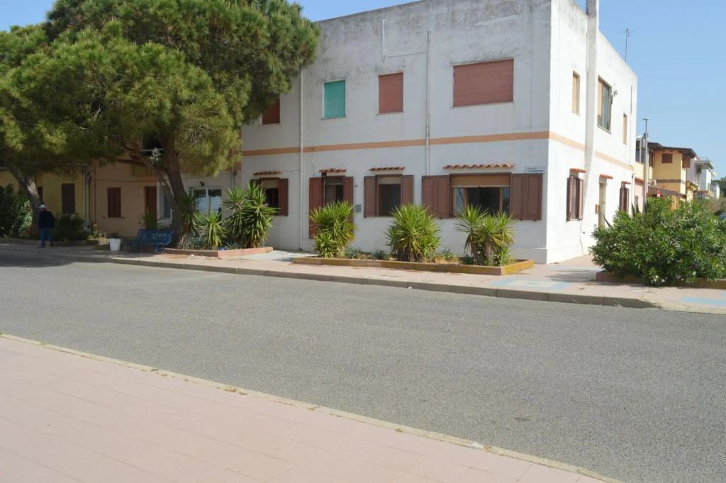Holiday home on the Torregrande seafront, 30 meters from the seashore-Casa delle Palme