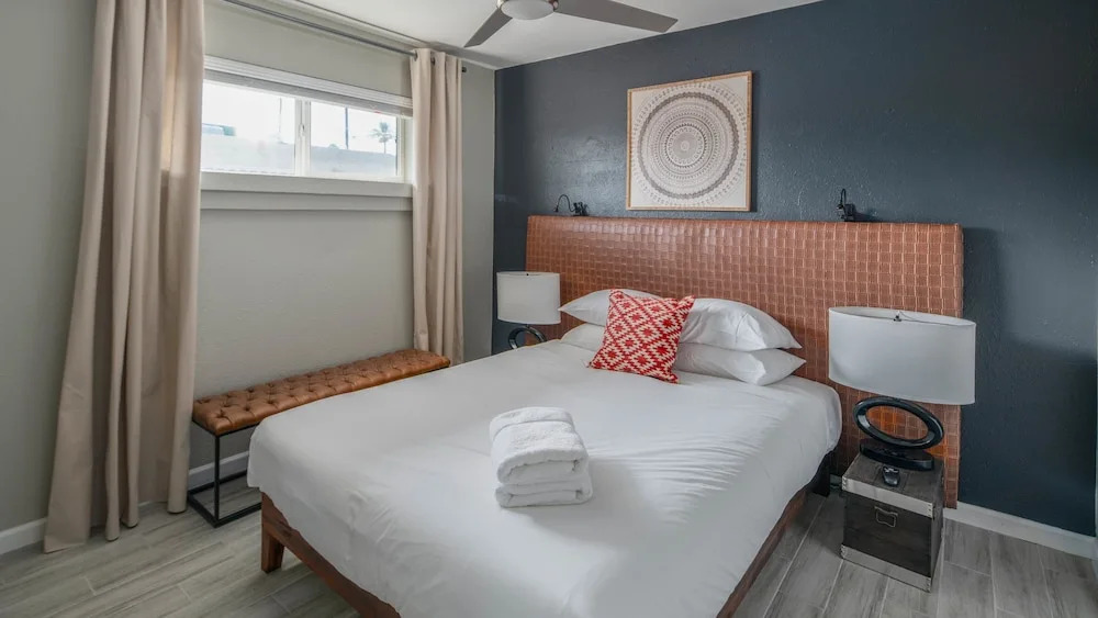 Modern 2br Phoenix Townhome by Wanderjaunt