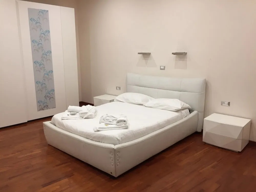 Spanish Steps Suite 128