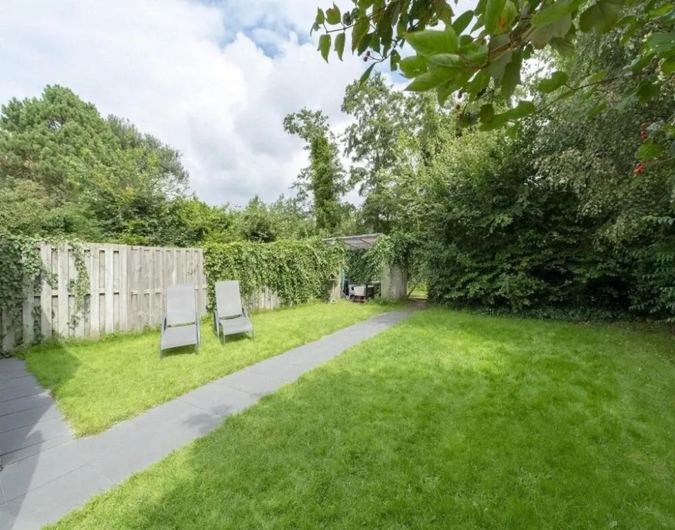 Beautiful, Modernly Furnished Bungalow at Walking Distance From the Beach