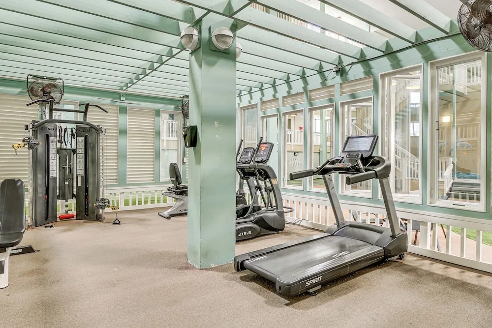 Resort Amenities & Beach Access: Hilton Head Condo