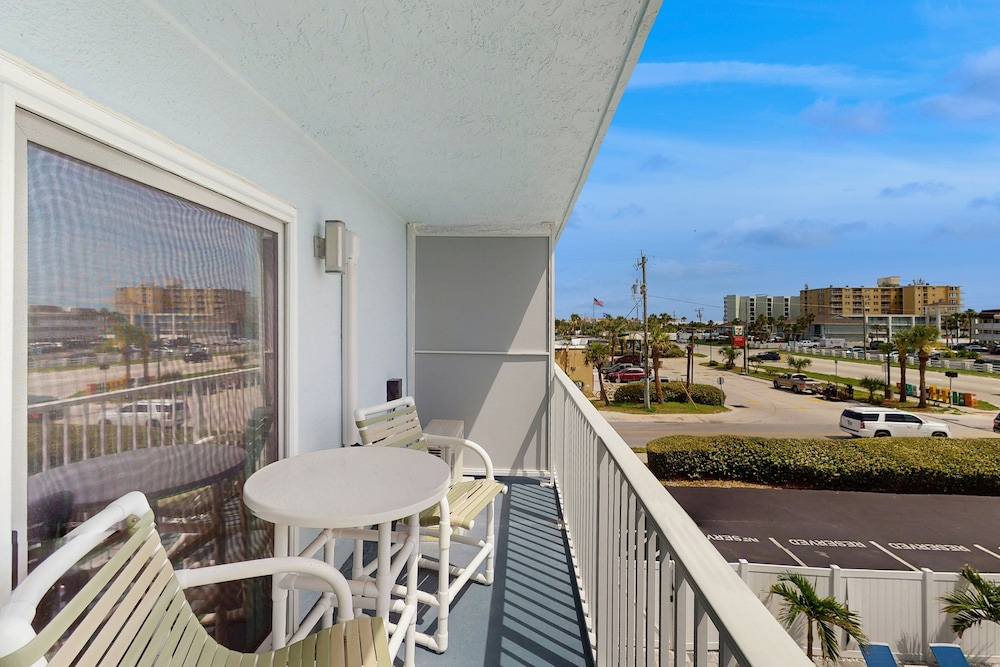 Mariners Cove 302