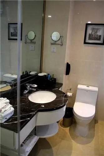 Vienna Hotel Xinyang Pingqiao Century Plaza Store
